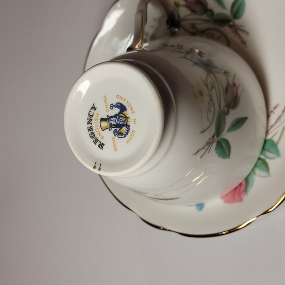 Royal Regency bone China teacup and saucer made in England - Picture 3 of 6